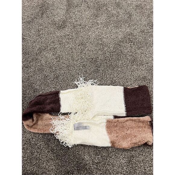 Charter Club very soft neutral colors scarf - Picture 2 of 4